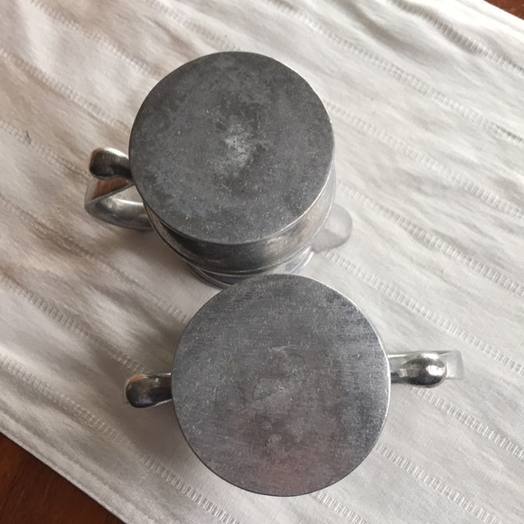 Wilton Armetale Plough Tavern Cream and Sugar Set - Picture 2 of 6